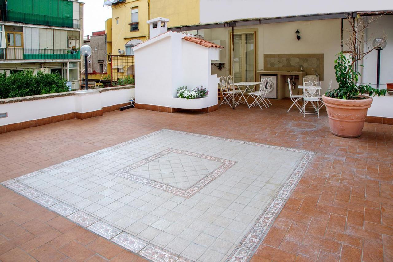 Euplea Napoli Acomodação com café da manhã Exterior foto